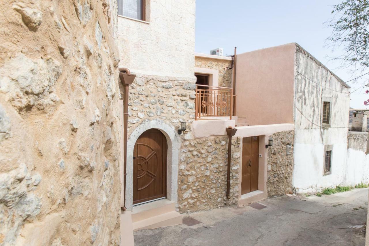 Traditional Homes * Nivritos