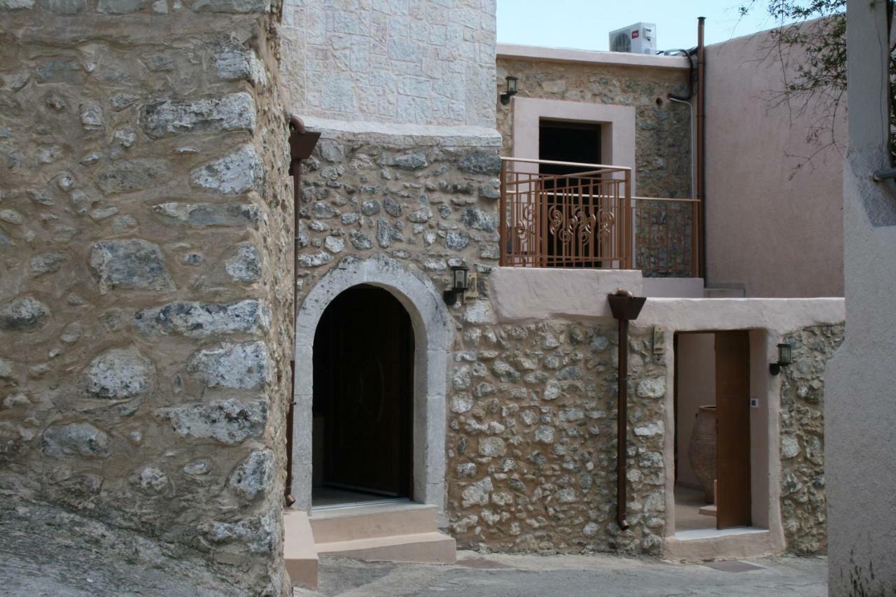 Apartment Traditional Homes Nivritos