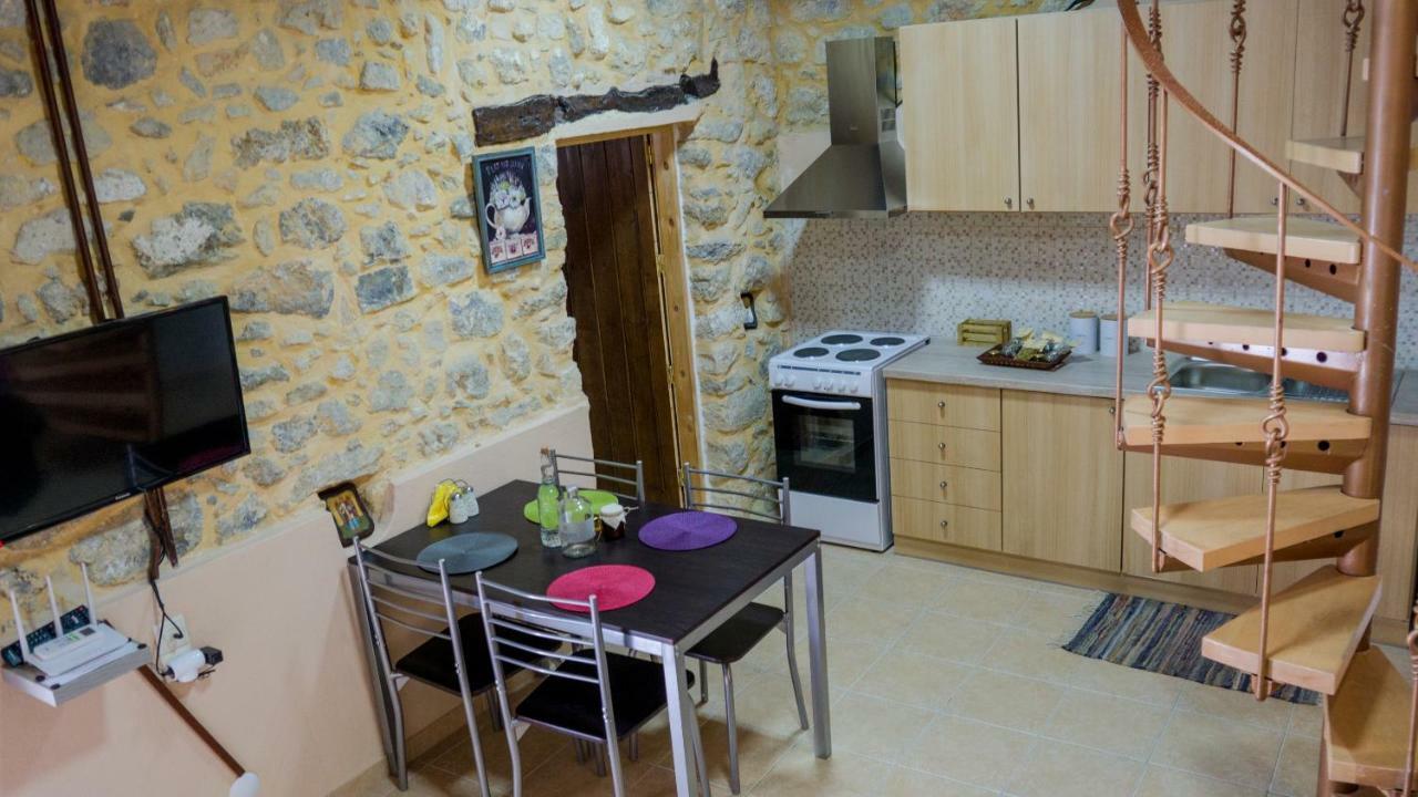 Traditional Homes * Nivritos